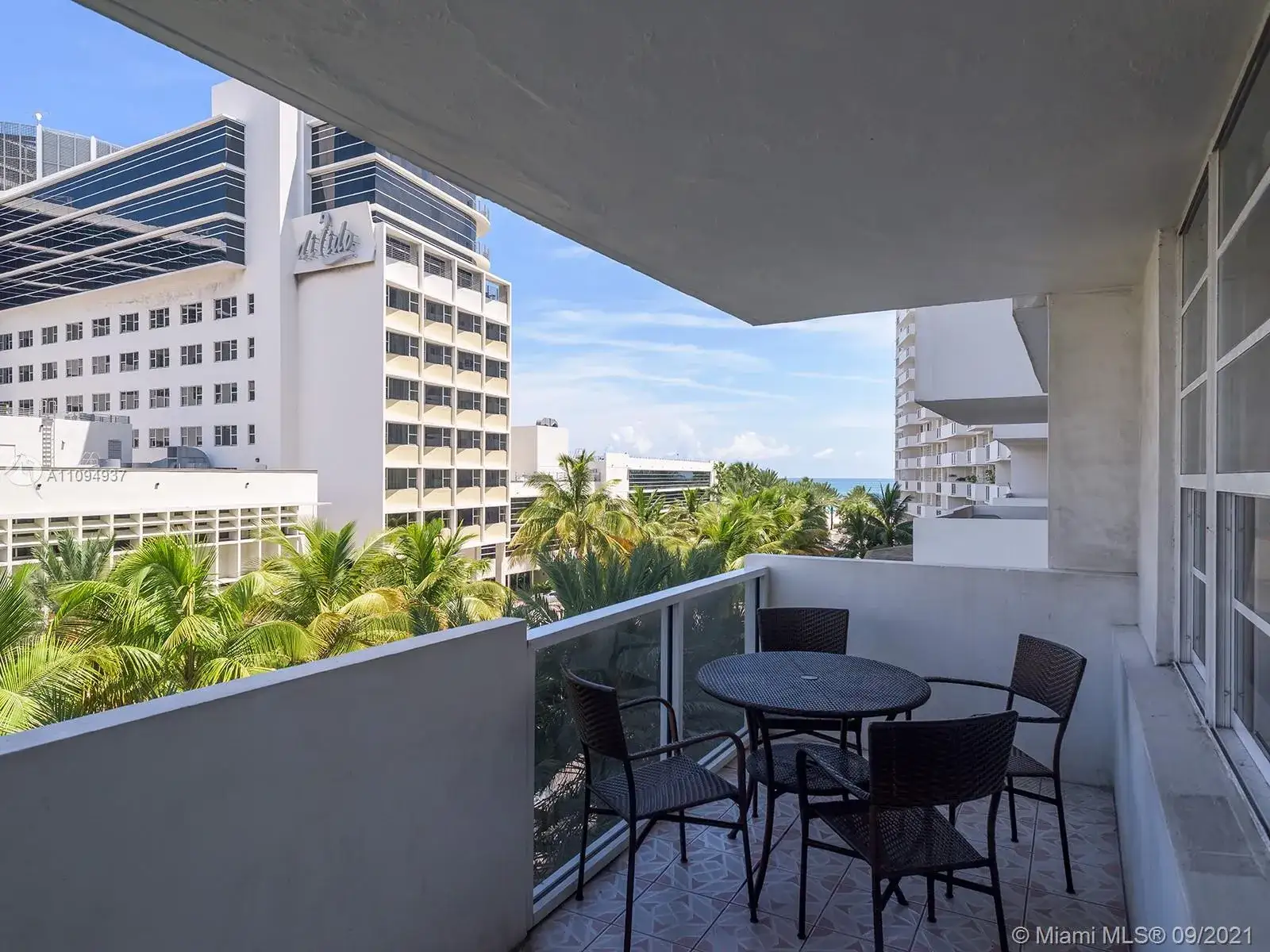 1 bedroom 1 bath Residential Lease for rent at 100 Lincoln Rd # 410, Miami Beach FL 33139