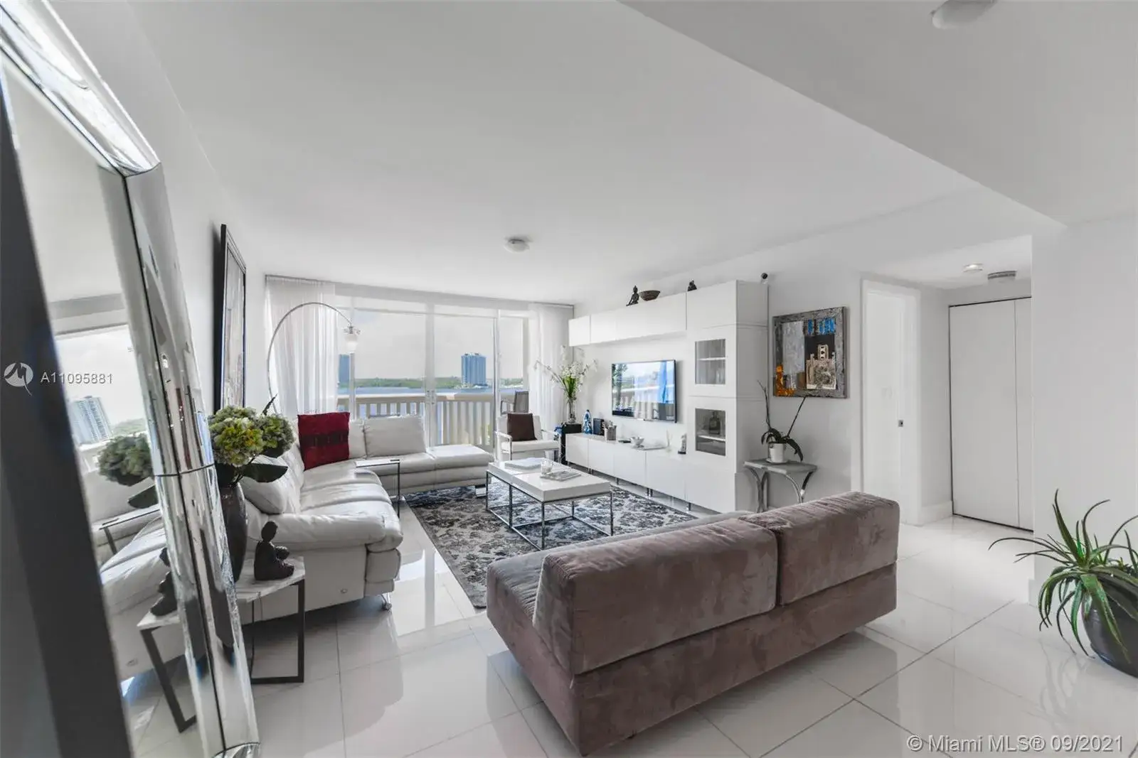 2 bedroom 2 bath Residential for sale at 1000 W Island Blvd # 812, Aventura FL 33160