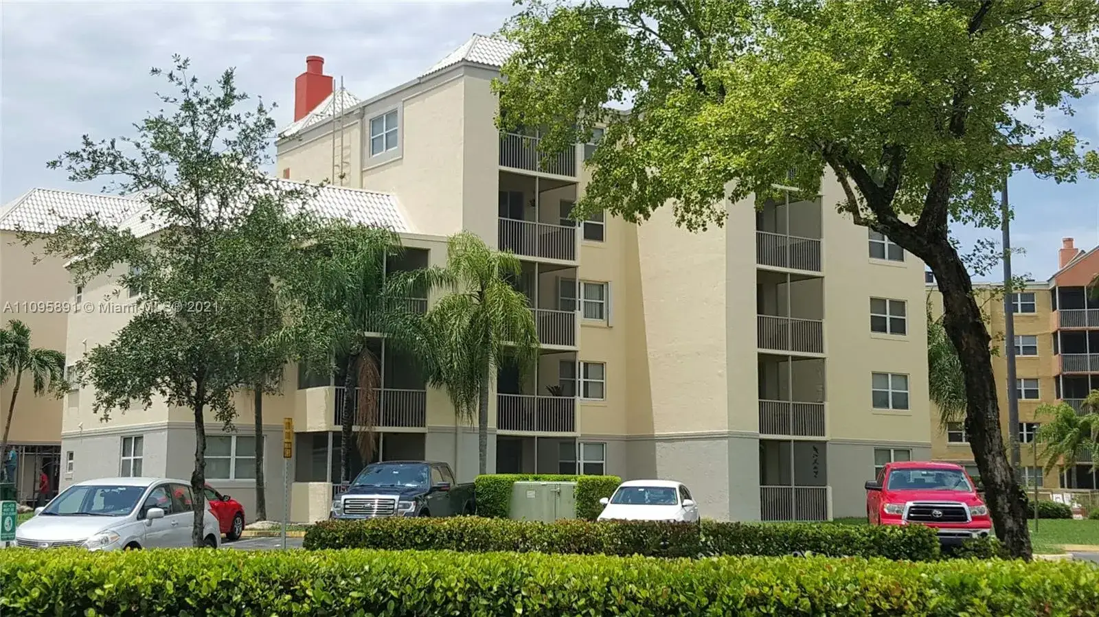 2 bedroom 2 bath Residential for sale at 8225 Lake Dr # 502, Doral FL 33166