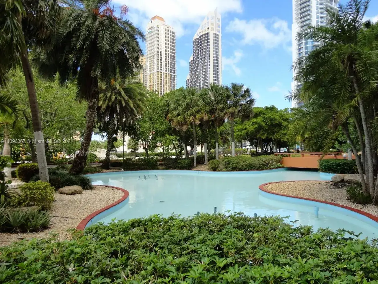 1 bedroom 1 bath Residential Lease for rent at 210 174 St # 414, Sunny Isles Beach FL 33160