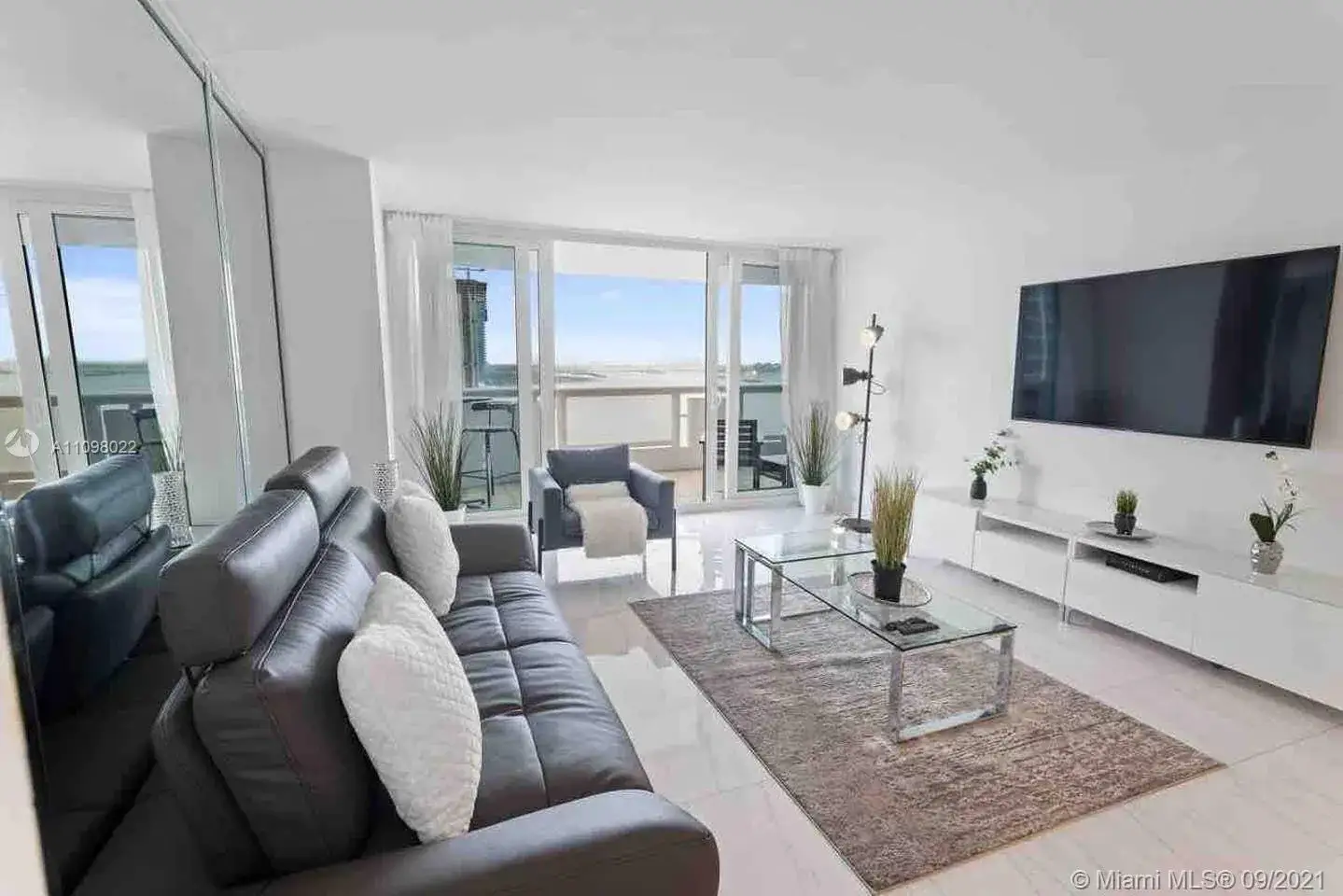 1 bedroom 1 bath Residential Lease for rent at 1717 N Bayshore Dr # 4037, Miami FL 33132