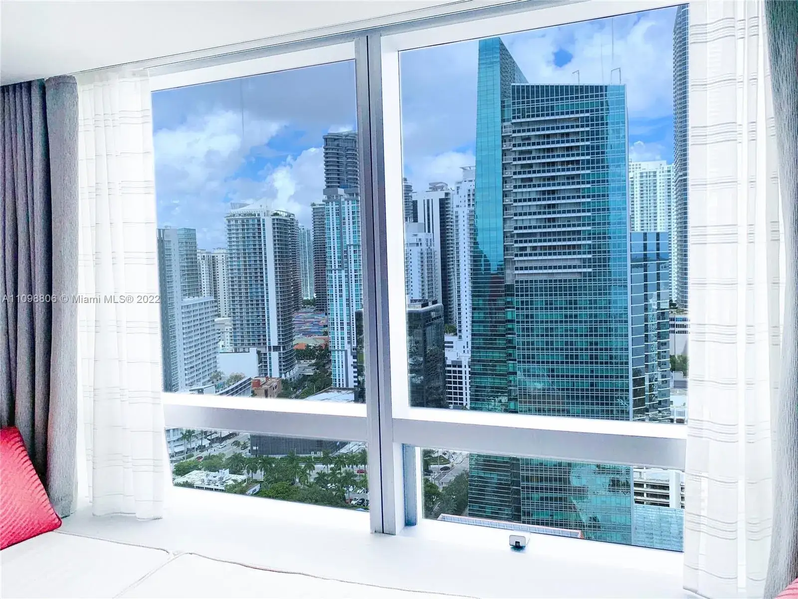 1 bedroom 1 bath Residential for sale at 1435 Brickell Ave # 3210, Miami FL 33131