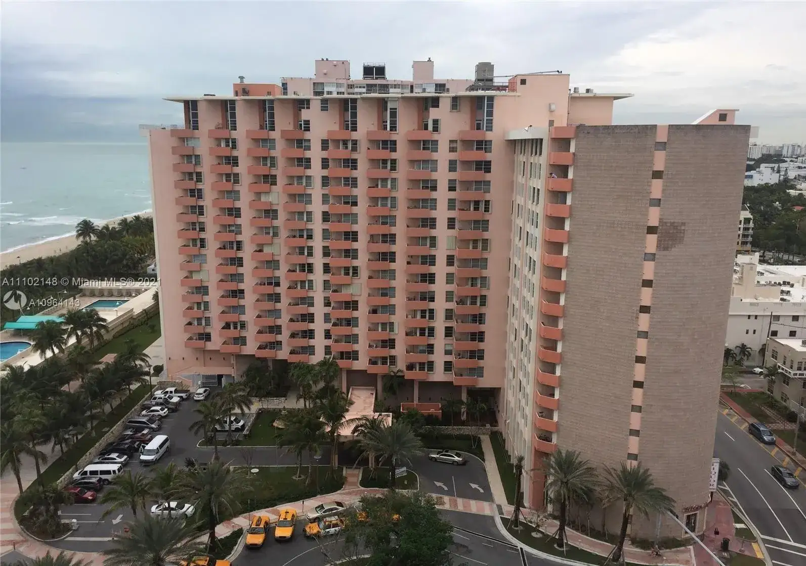 1 bedroom 1 bath Residential for sale at 2899 Collins Ave # 1203, Miami Beach FL 33140