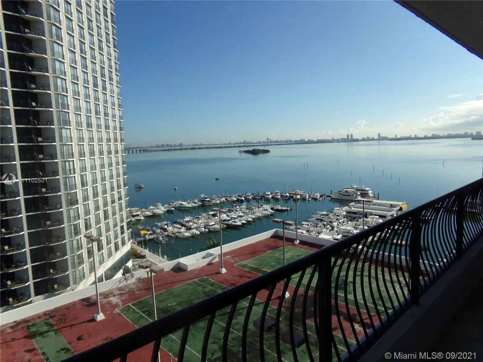 1 bedroom 1 bath Residential Lease for rent at 555 NE 15th St # 15G, Miami FL 33132