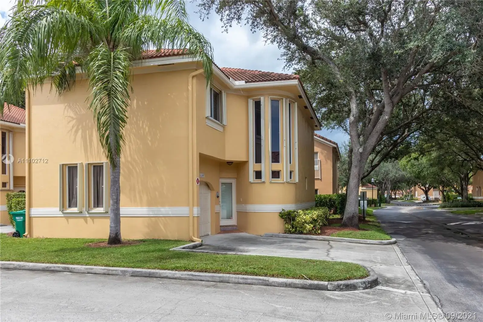 4 bedroom 2 bath Residential for sale at 11207 Lakeview Dr, Coral Springs FL 33071