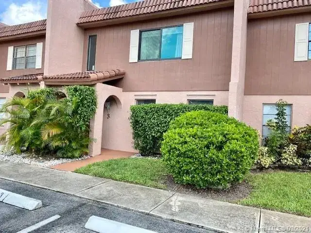 2 bedroom 2 bath Residential for sale at 3 Laredo Pl # 10, Davie FL 33324