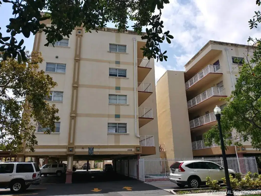1 bedroom 1 bath Residential Lease for rent at 2008 Jackson St # B3, Hollywood FL 33020