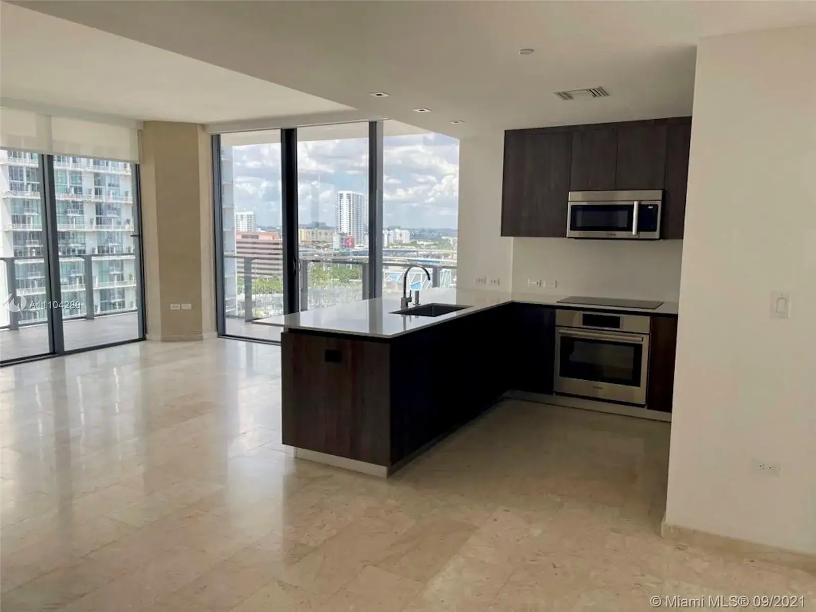 3 bedroom 3 bath Residential for sale at 88 SW 7th St # 1112, Miami FL 33130