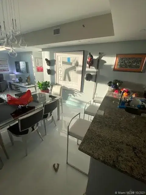 1 bedroom 1 bath Residential for sale at 950 Brickell Bay Dr # 3700, Miami FL 33131