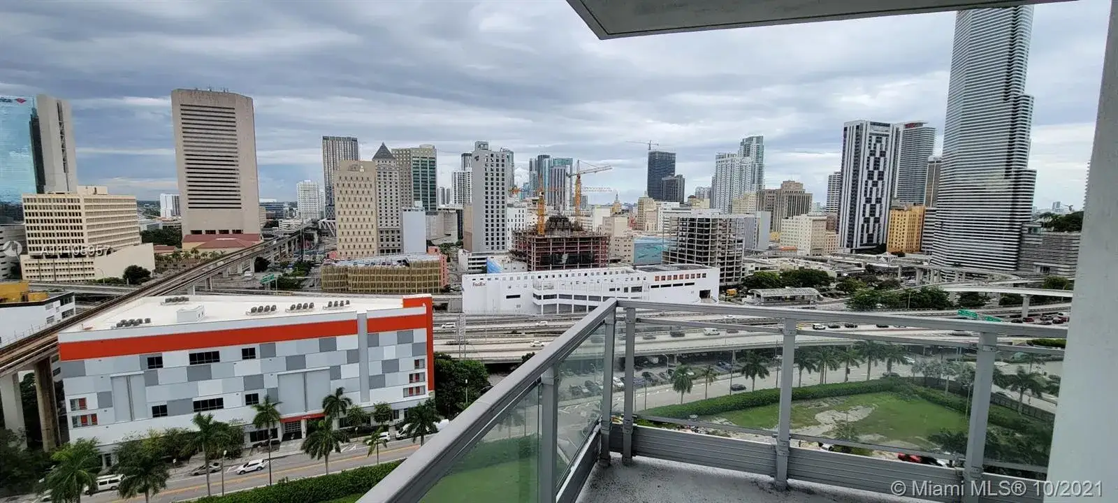1 bedroom 1 bath Residential for sale at 90 SW 3rd St # 1805, Miami FL 33130