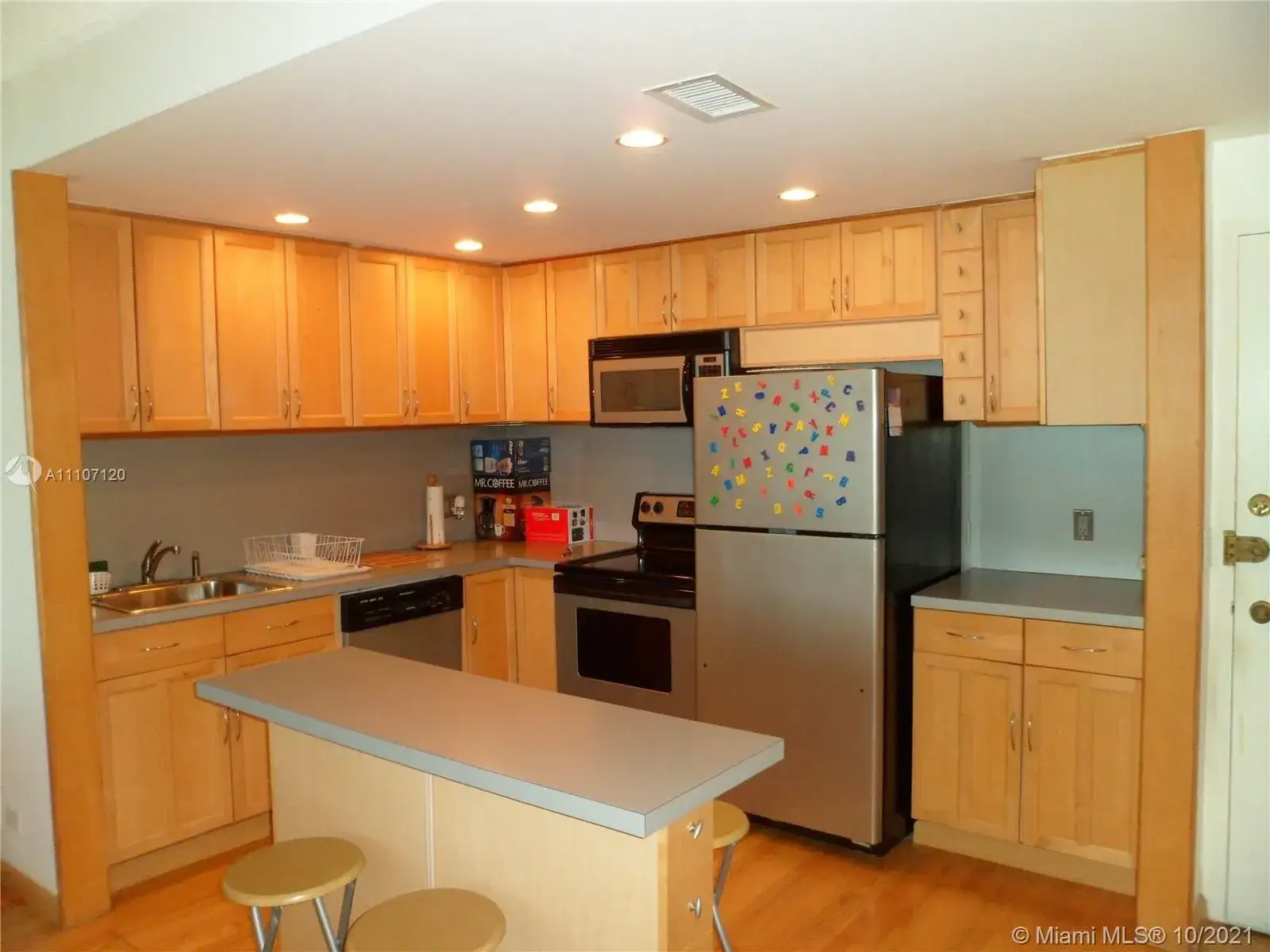 3 bedroom 2 bath Residential Lease for rent at 3505 S Ocean Dr # 1420, Hollywood FL 33019