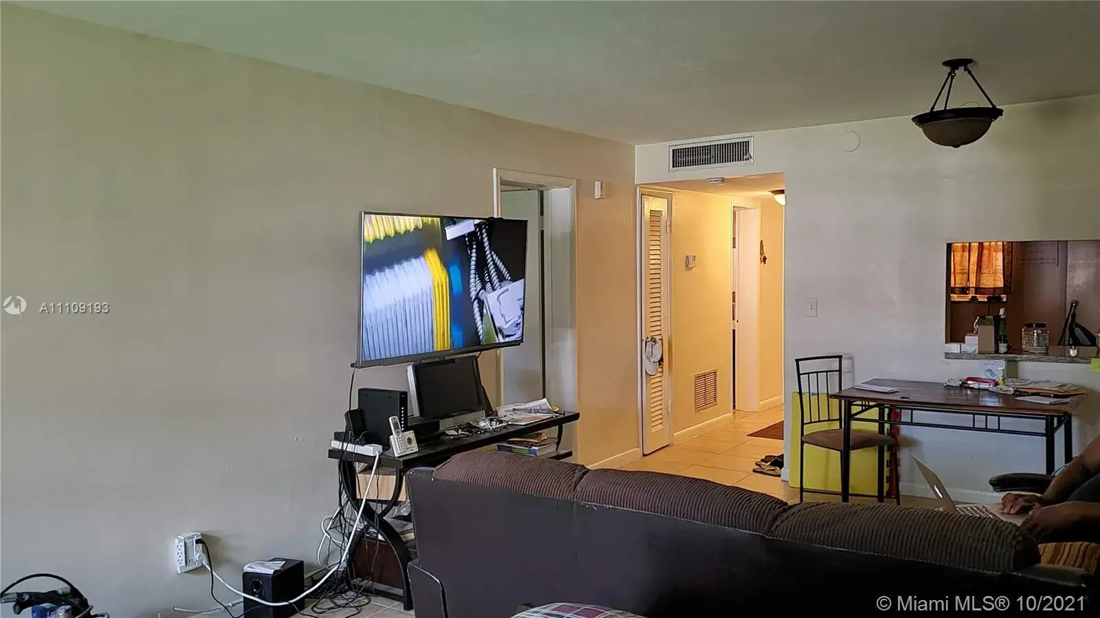 1 bedroom 1 bath Residential Lease for rent at 1540 NE 191st St # 205, Miami FL 33179