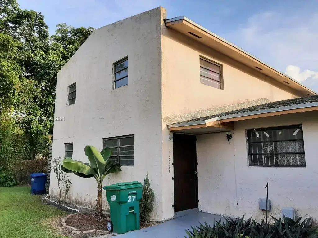 2 bedroom 1 bath Residential Lease for rent at 13927 NE 3rd Ct # 4, Miami FL 33161
