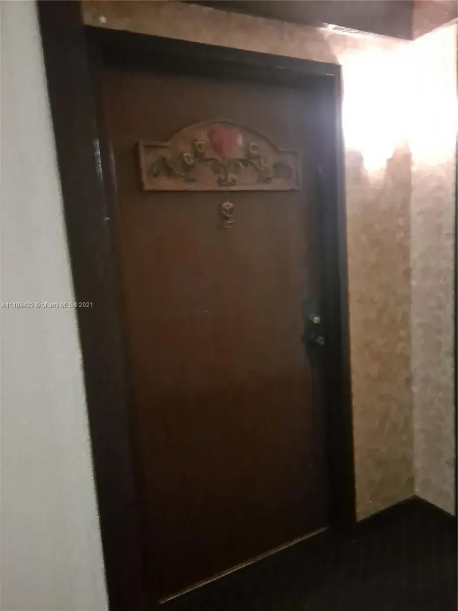 1 bedroom 1 bath Residential Lease for rent at 3720 Inverrary Dr # 3C, Lauderhill FL 33319