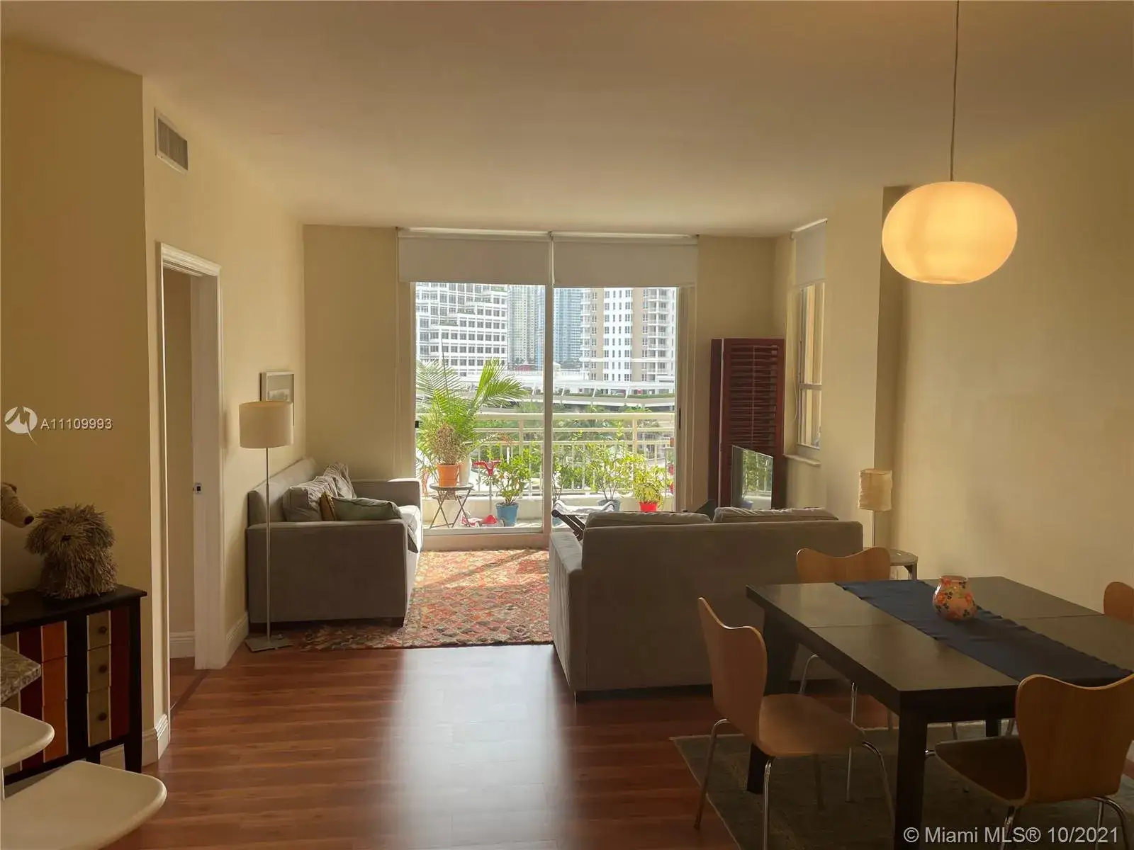 1 bedroom 1 bath Residential for sale at 888 Brickell Key Dr # 702, Miami FL 33131