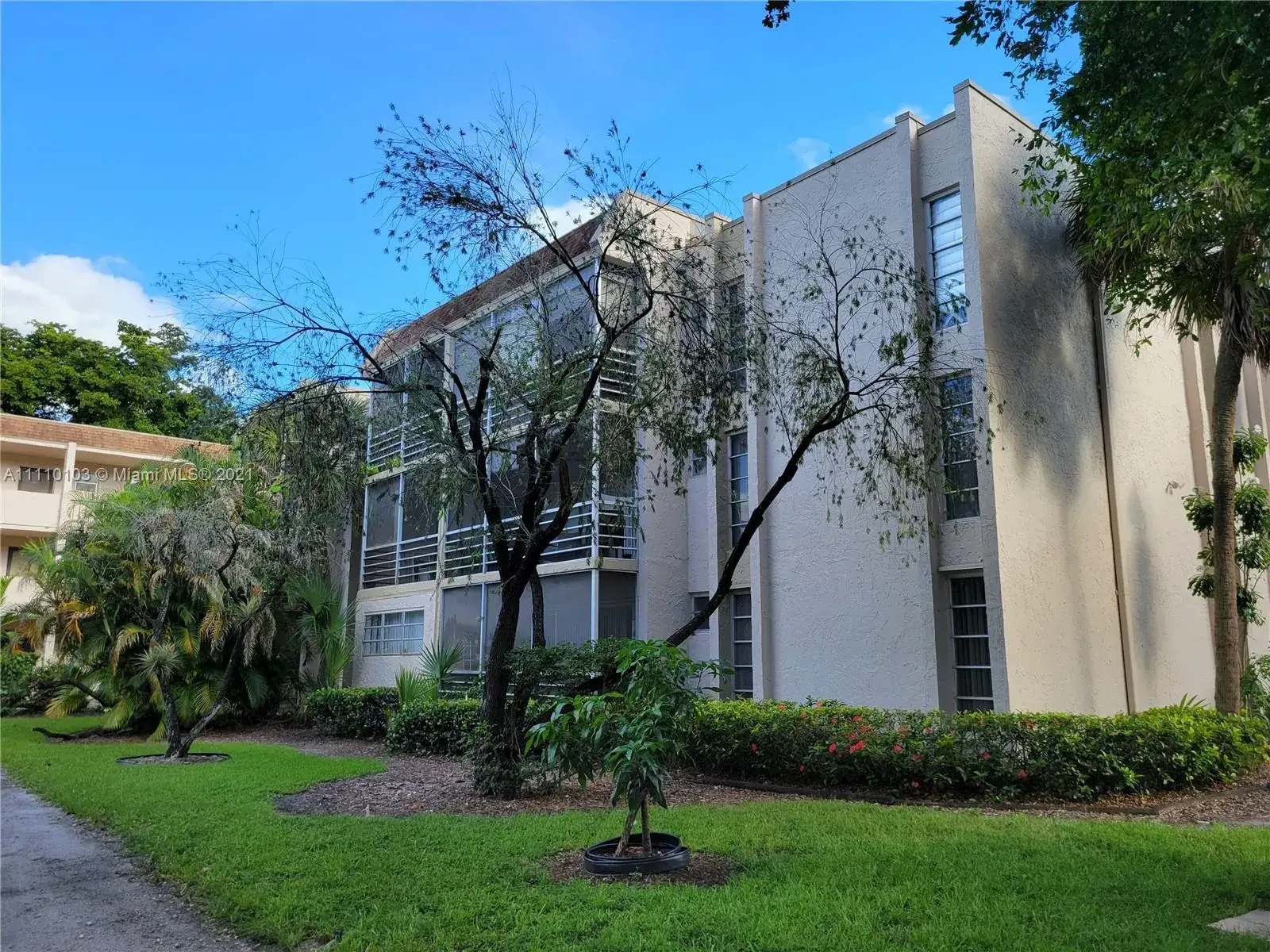 2 bedroom 2 bath Residential for sale at 469 N Pine Island Rd # B202, Plantation FL 33324