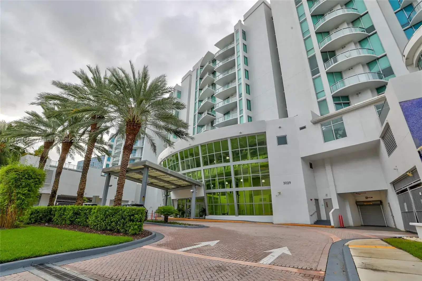 3 bedroom 2 bath Residential for sale at 3029 NE 188th St # 1021, Aventura FL 33180