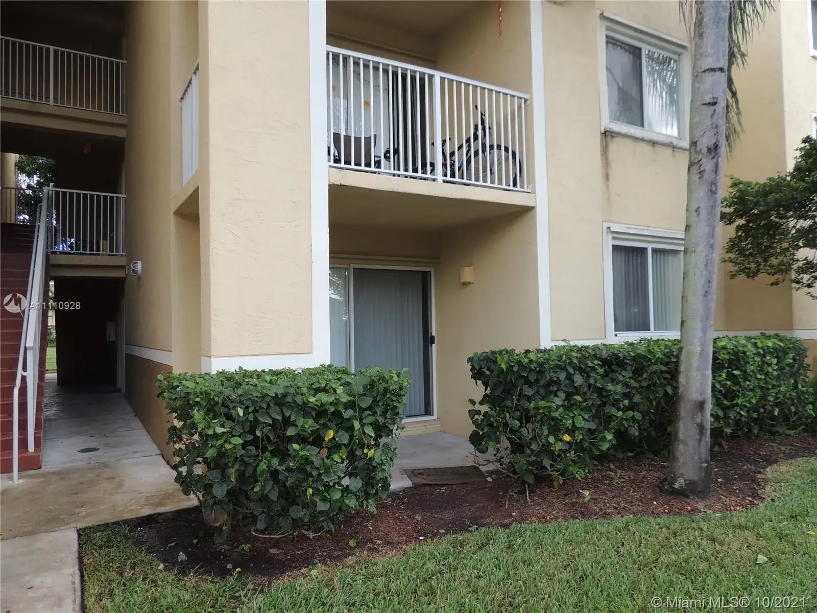 1 bedroom 1 bath Residential for sale at 2640 S University Dr # 117, Davie FL 33328