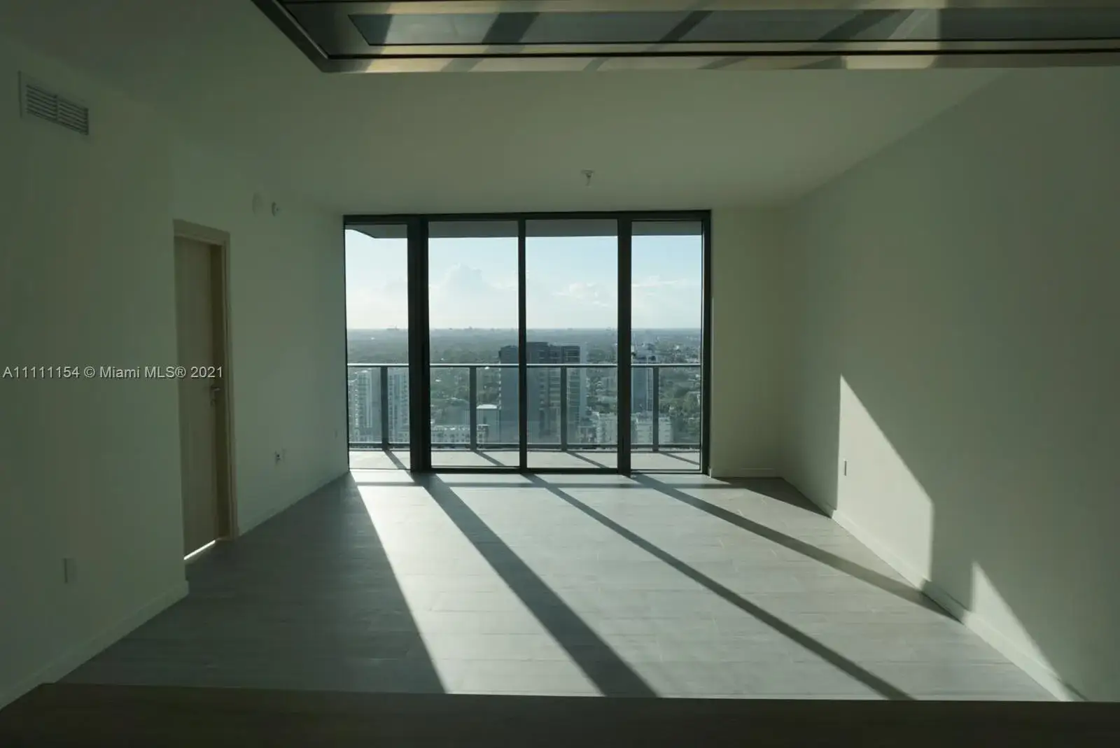 1 bedroom 1 bath Residential for sale at 1000 Brickell Plz # 3108, Miami FL 33131