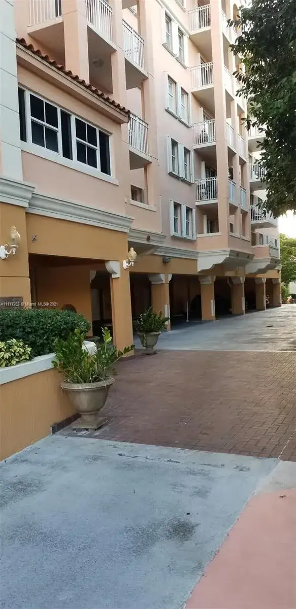 2 bedroom 2 bath Residential for sale at 1 Alhambra Cir # 501, Coral Gables FL 33134