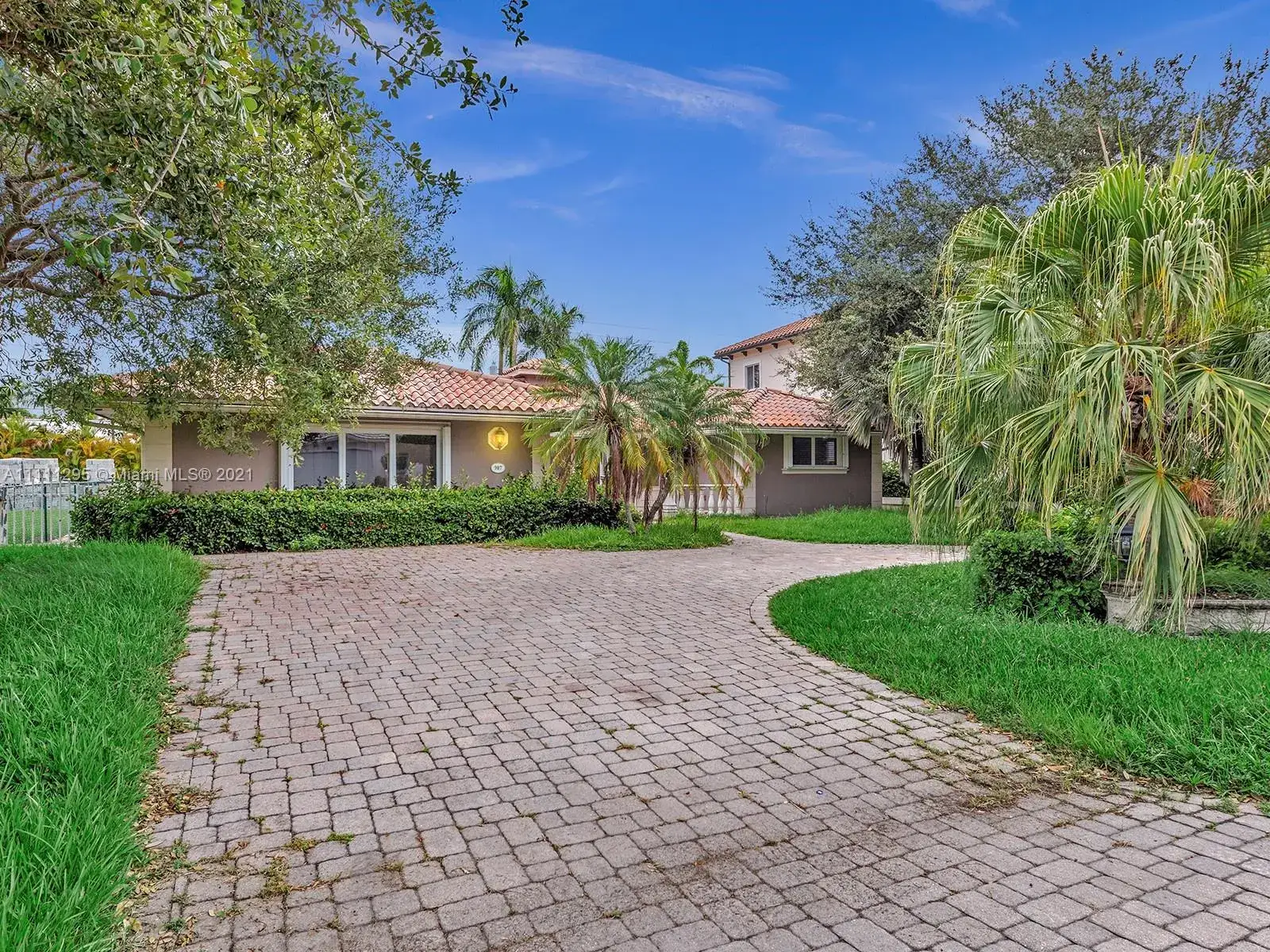4 bedroom 3 bath Residential Lease for rent at 907 Washington St, Hollywood FL 33019