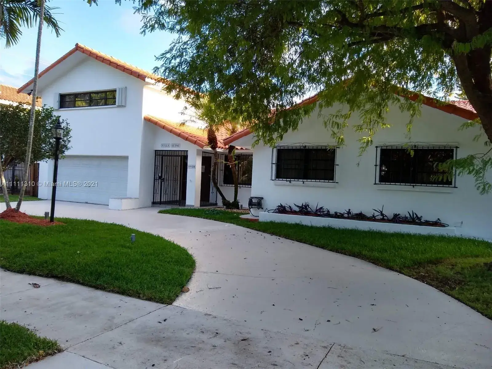 4 bedroom 3 bath Residential for sale at 8910 SW 159th Ter, Palmetto Bay FL 33157