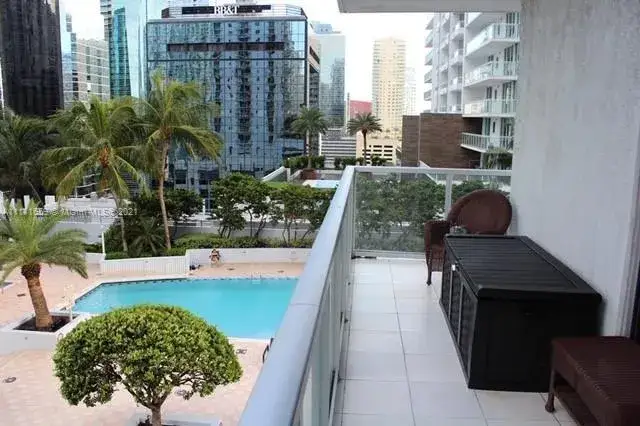 1 bedroom 1 bath Residential Lease for rent at 1050 Brickell Ave # 1510, Miami FL 33131