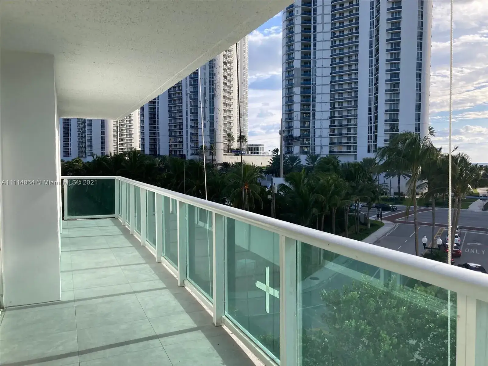 2 bedroom 2 bath Residential Lease for rent at 100 Bayview Dr # 406, Sunny Isles Beach FL 33160