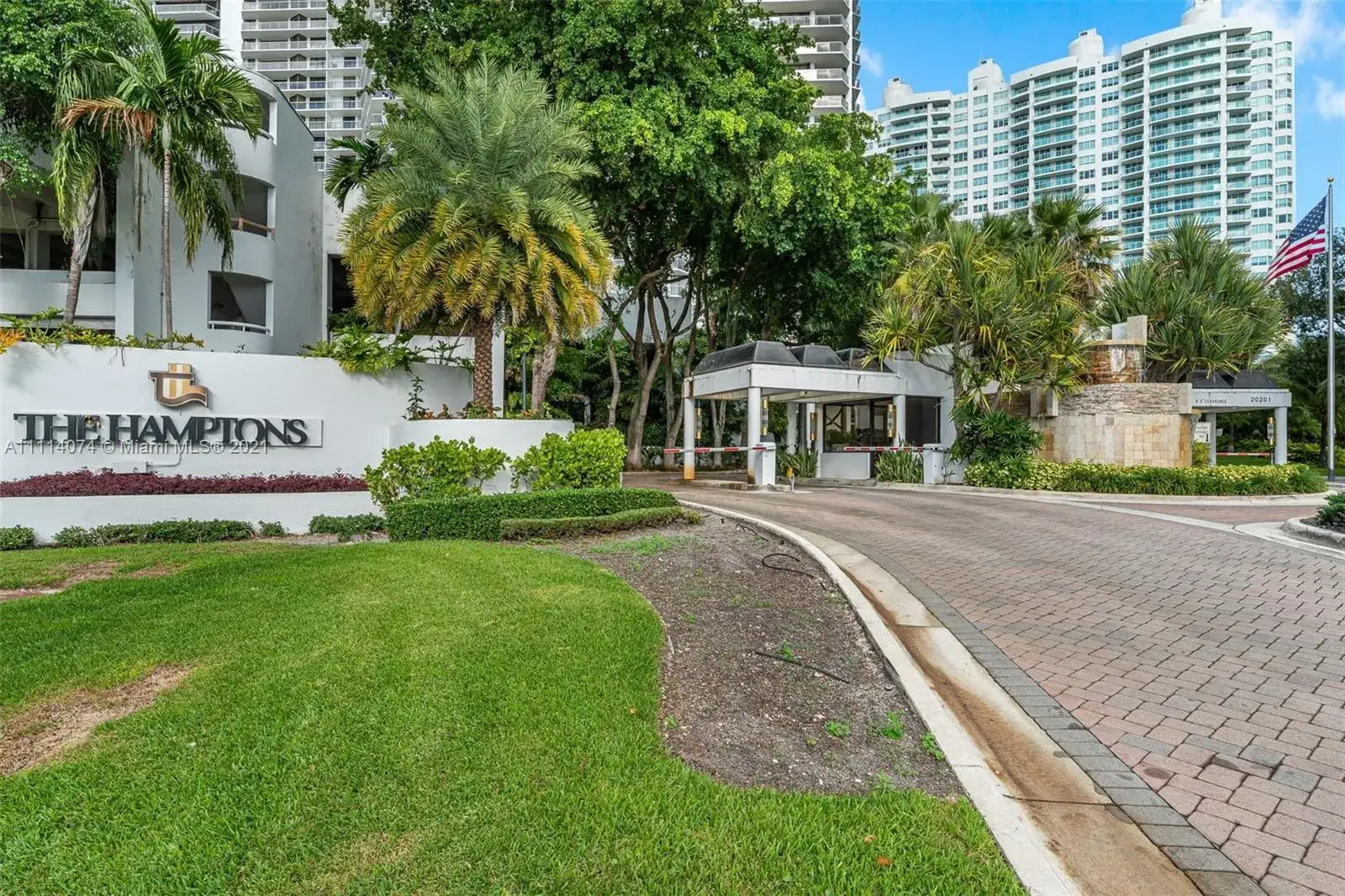 2 bedroom 2 bath Residential for sale at 20281 E Country Club Dr # 909, Aventura FL 33180