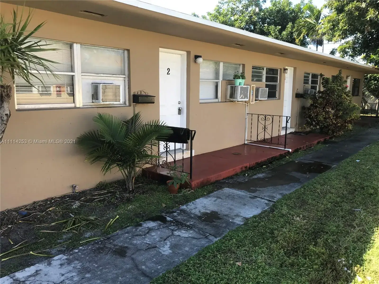 1 bedroom 1 bath Residential Lease for rent at 15940 NE 19th Ct # 2, North Miami Beach FL 33162