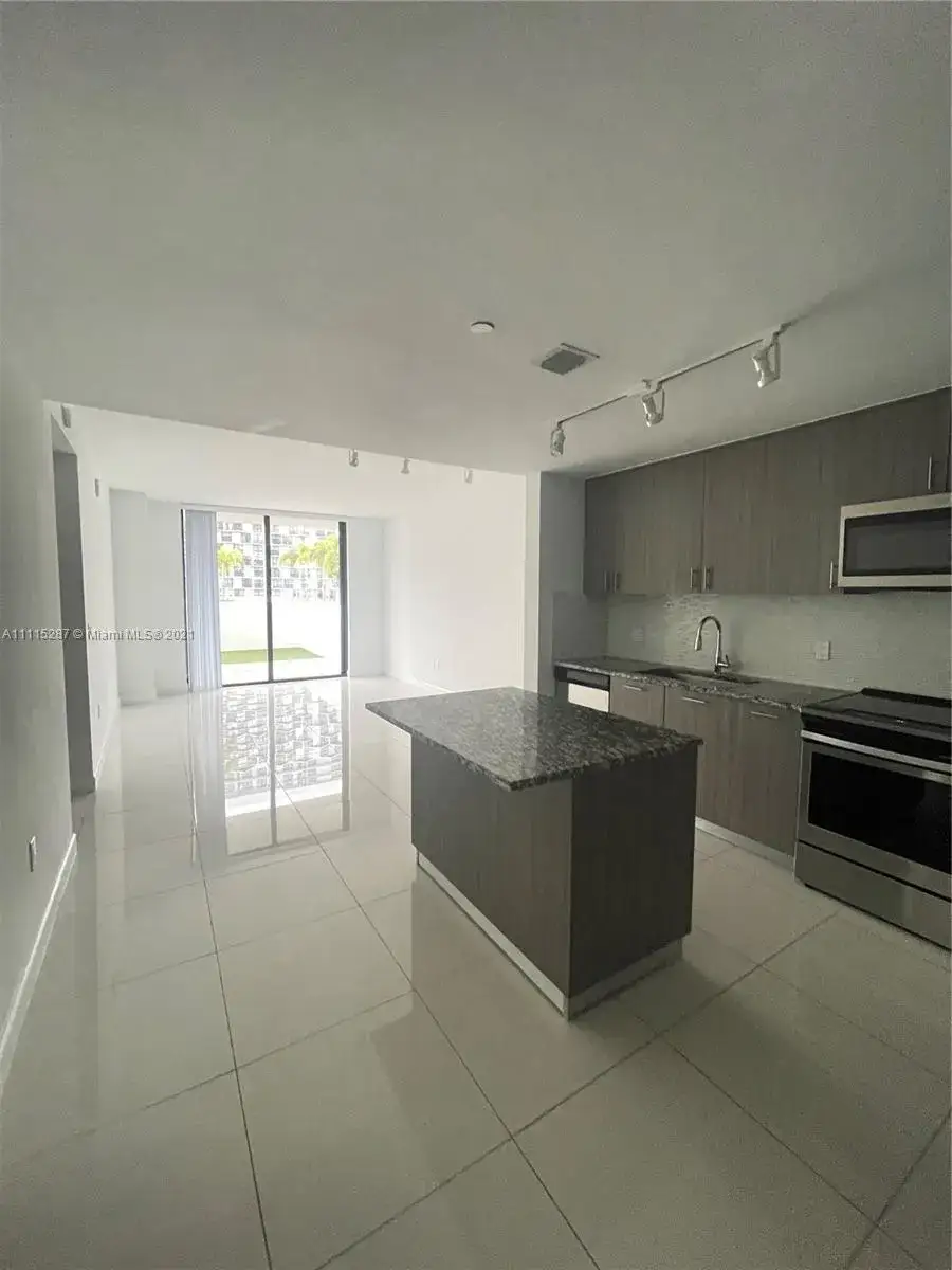 1 bedroom 1 bath Residential Lease for rent at 5250 NW 84th Ave, Doral FL 33166