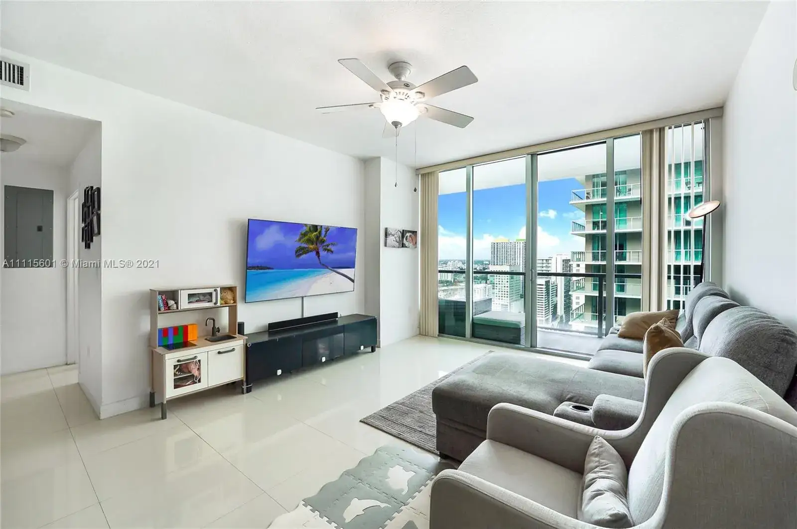 2 bedroom 2 bath Residential for sale at 79 SW 12th St # 3809S, Miami FL 33130