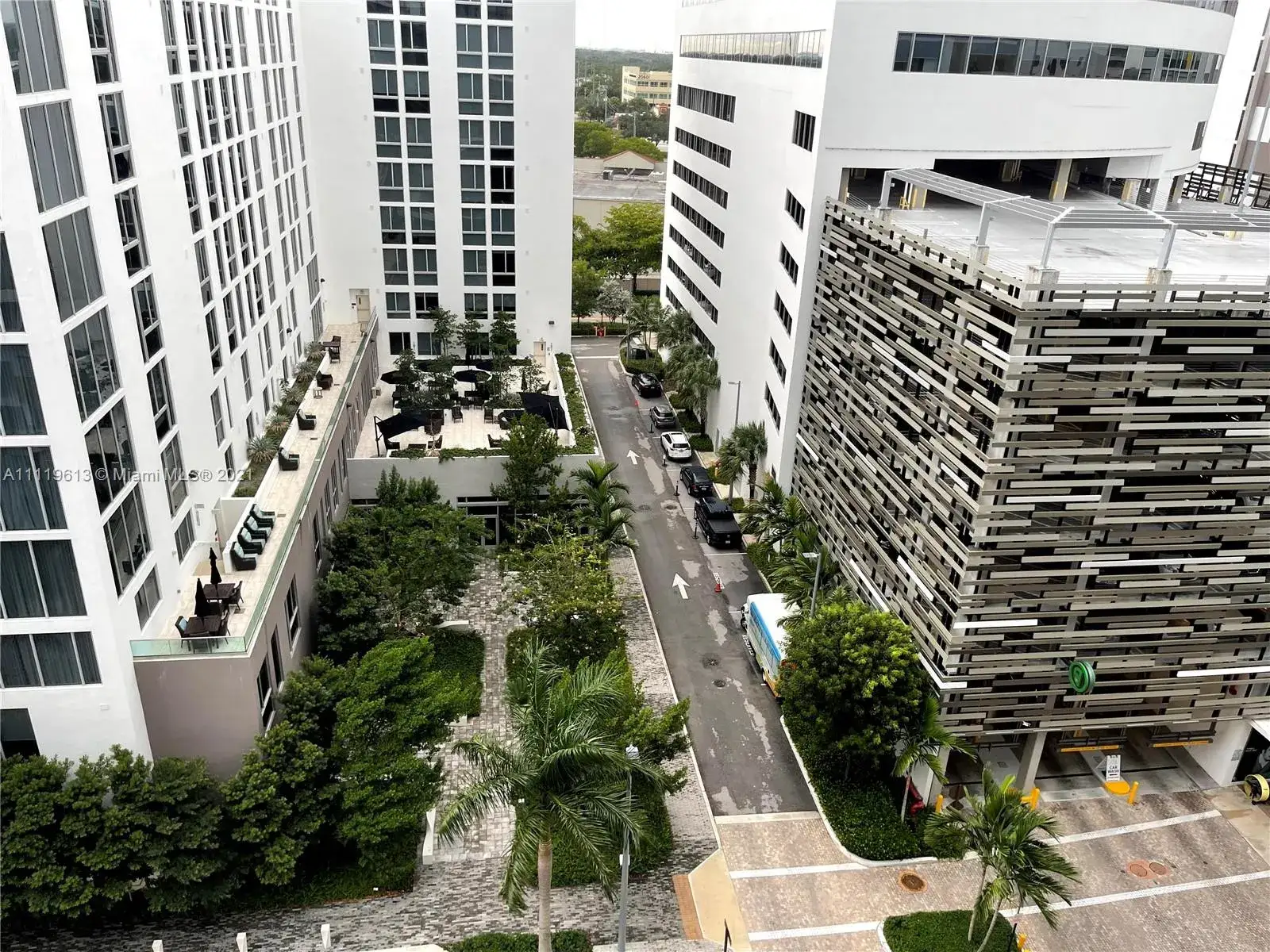 2 bedroom 2 bath Residential for sale at 2960 NE 207th St # 904, Aventura FL 33180