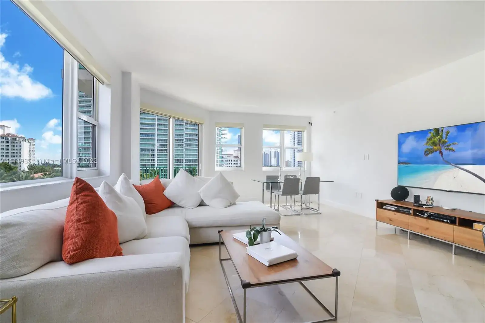 3 bedroom 3 bath Residential for sale at 19900 E Country Club Dr # 620, Aventura FL 33180