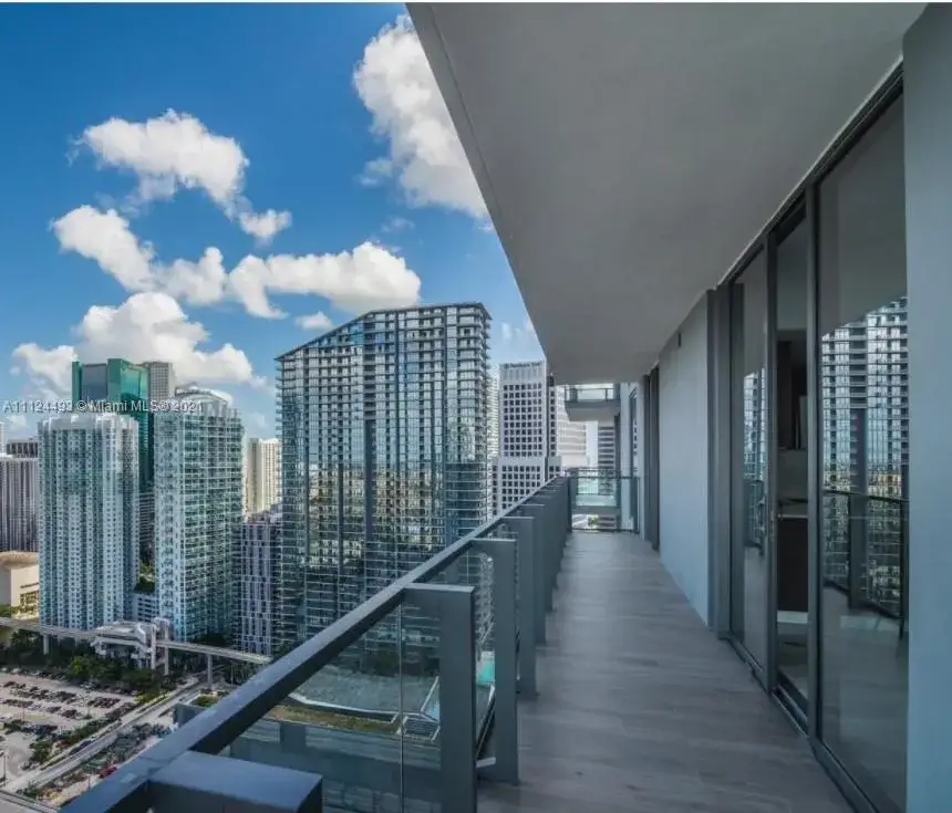 3 bedroom 3 bath Residential for sale at 88 SW 7th St # 3012, Miami FL 33130