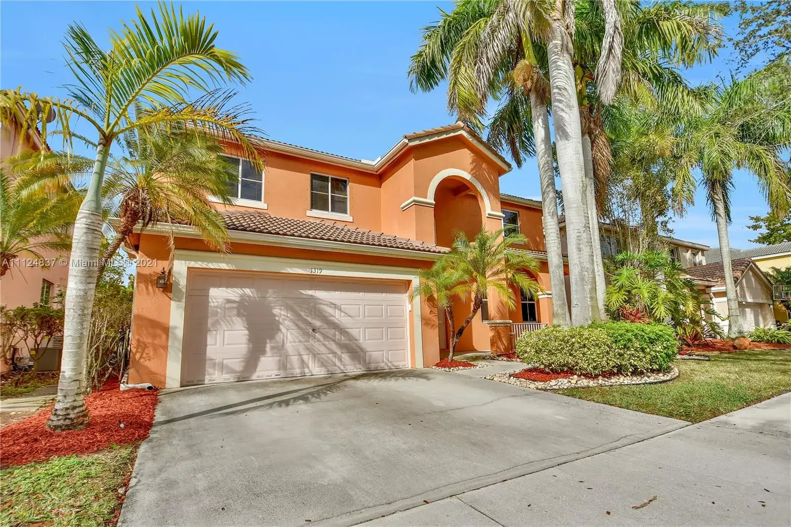 6 bedroom 4 bath Residential Lease for rent at 1319 Croton Ct # 1319, Weston FL 33327