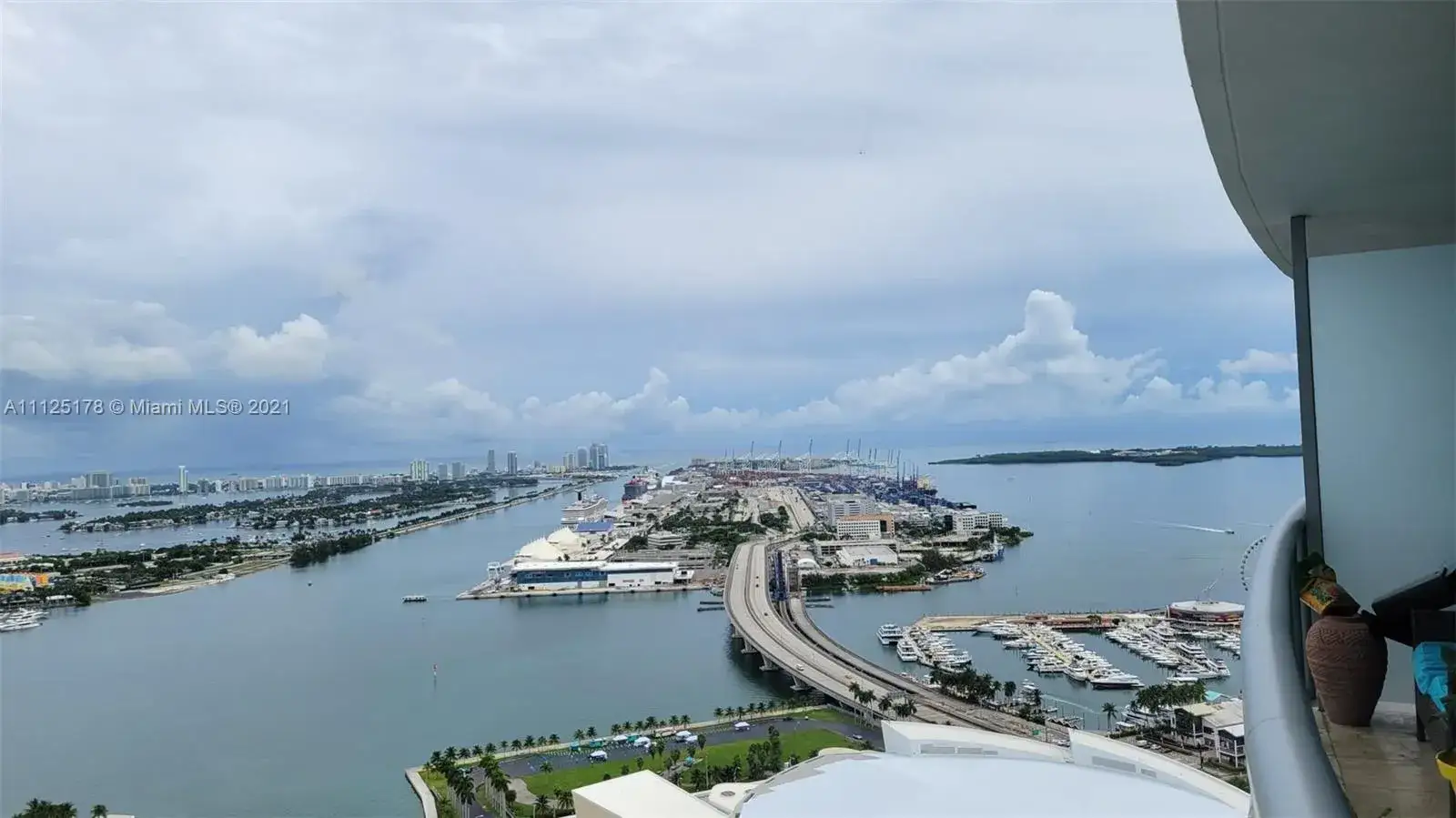 1 bedroom 1 bath Residential Lease for rent at 888 Biscayne Blvd # 4311, Miami FL 33132