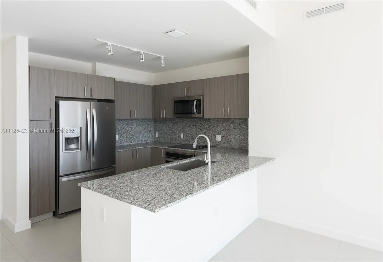 3 bedroom 3 bath Residential Lease for rent at 5350 NW 84th Ave # 2013, Doral FL 33166