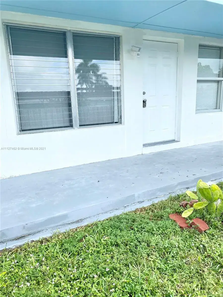 Residential Income for sale at 1005 NE 2nd St, Hallandale Beach FL 33009