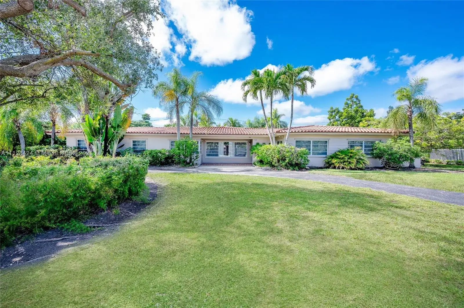 3 bedroom 2 bath Residential for sale at 7150 SW 77th Pl, Miami FL 33143