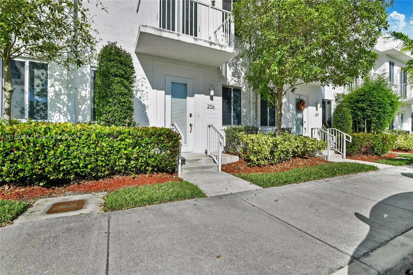 3 bedroom 2 bath Residential for sale at 2621 NE 212th Ter # 206, Miami FL 33180