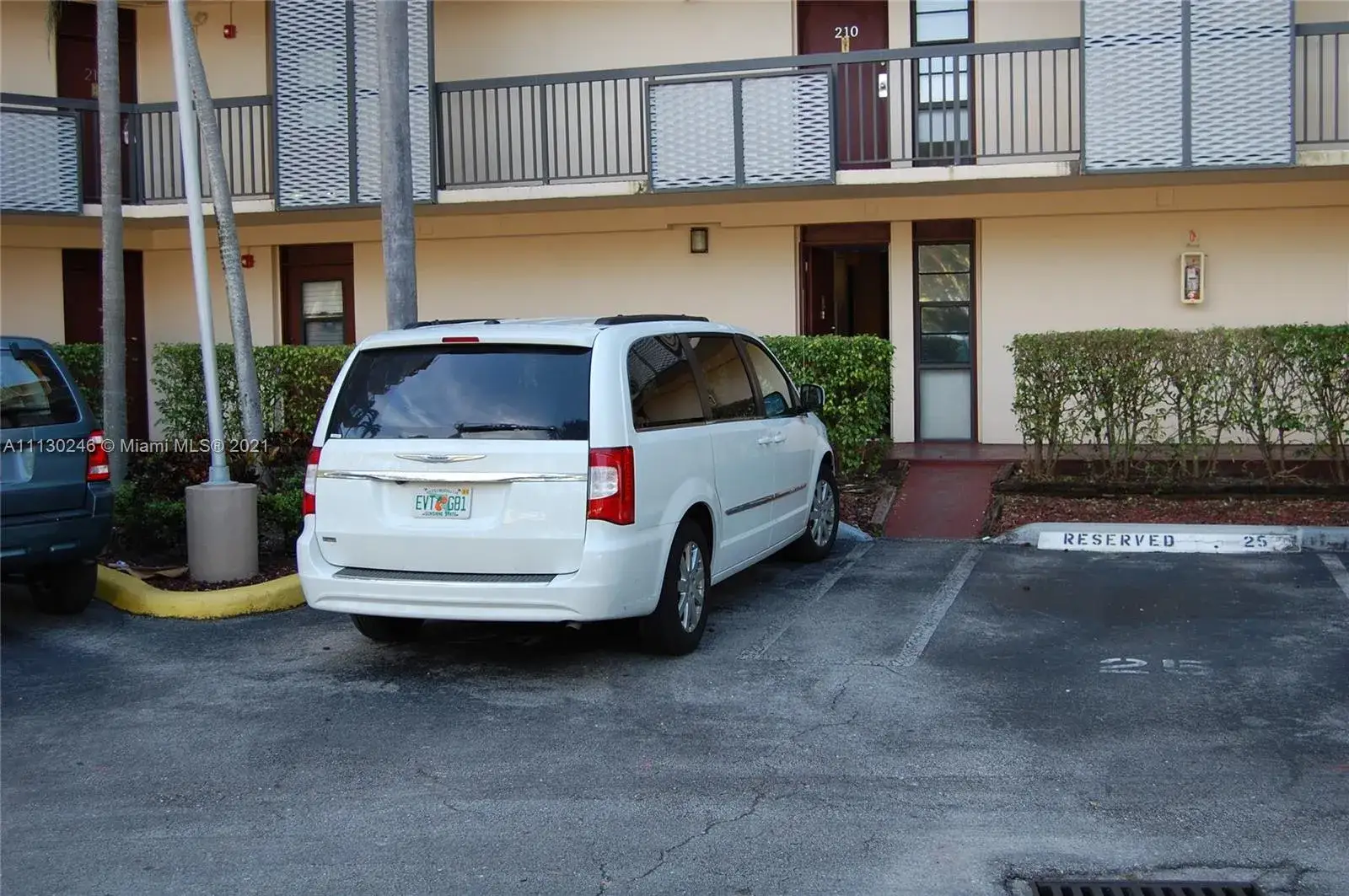 1 bedroom 1 bath Residential for sale at 3301 N Country Club Dr # 110, Aventura FL 33180
