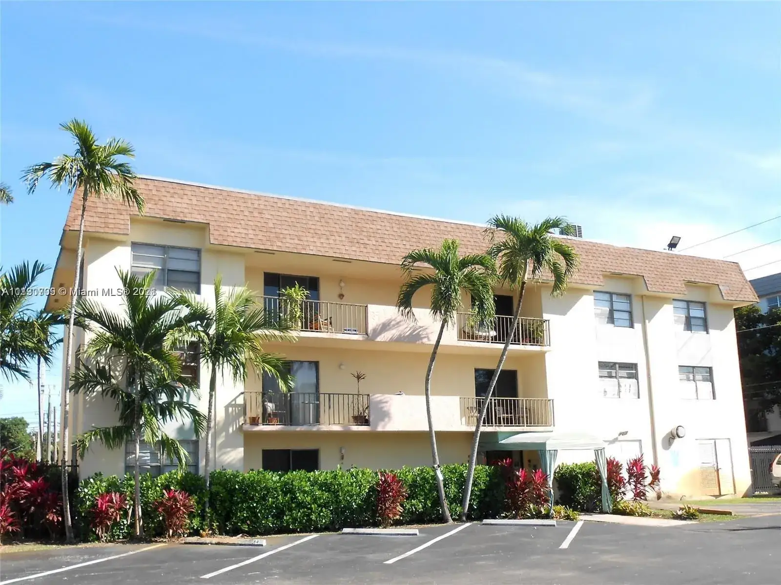 1 bedroom 1 bath Residential for sale at 9020 NE 8th Ave # 1H, Miami Shores FL 33138