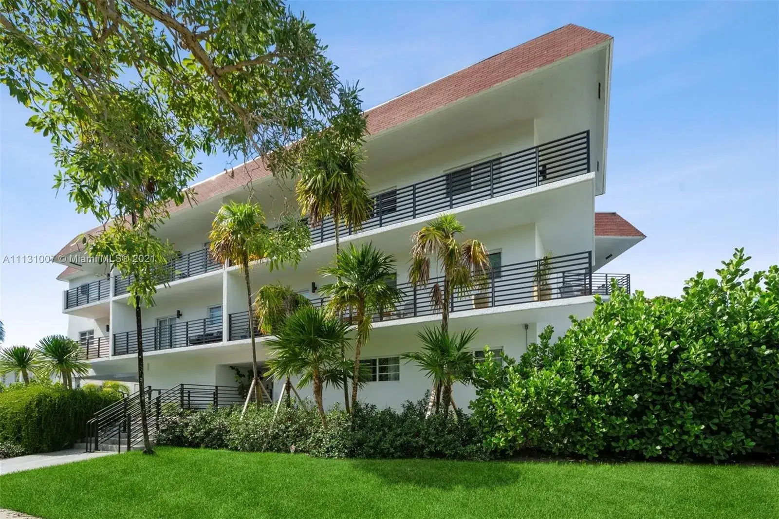 3 bedroom 2 bath Residential Lease for rent at 1840 Jefferson Ave # 302, Miami Beach FL 33139