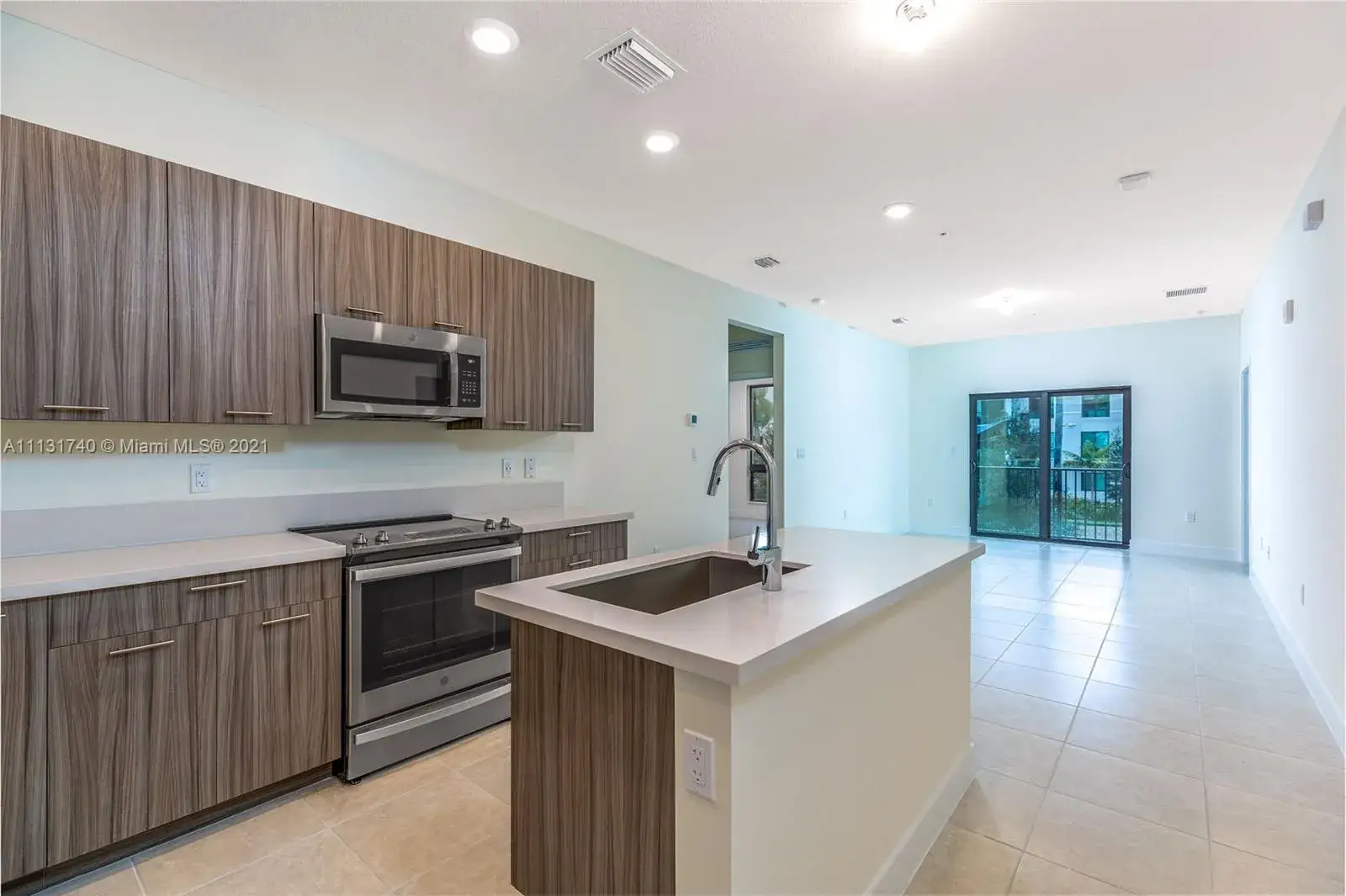 3 bedroom 2 bath Residential for sale at 4636 NW 84th Ave # 22, Doral FL 33166