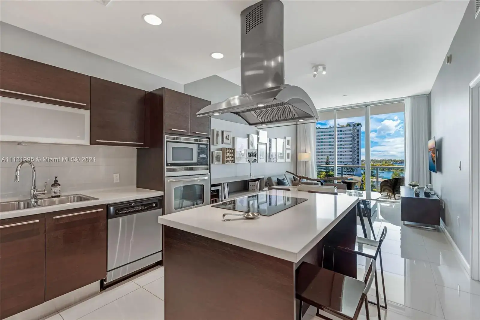 1 bedroom 2 bath Residential for sale at 7930 East Dr # 707, North Bay Village FL 33141