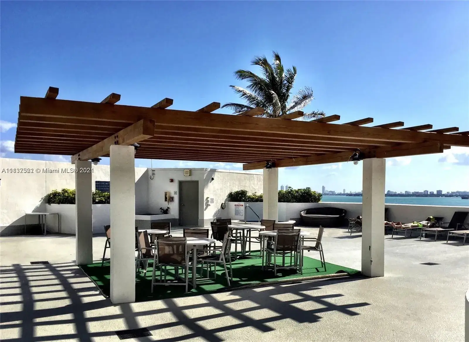 1 bedroom 1 bath Residential Lease for rent at 1750 N Bayshore Dr # 1710, Miami FL 33132