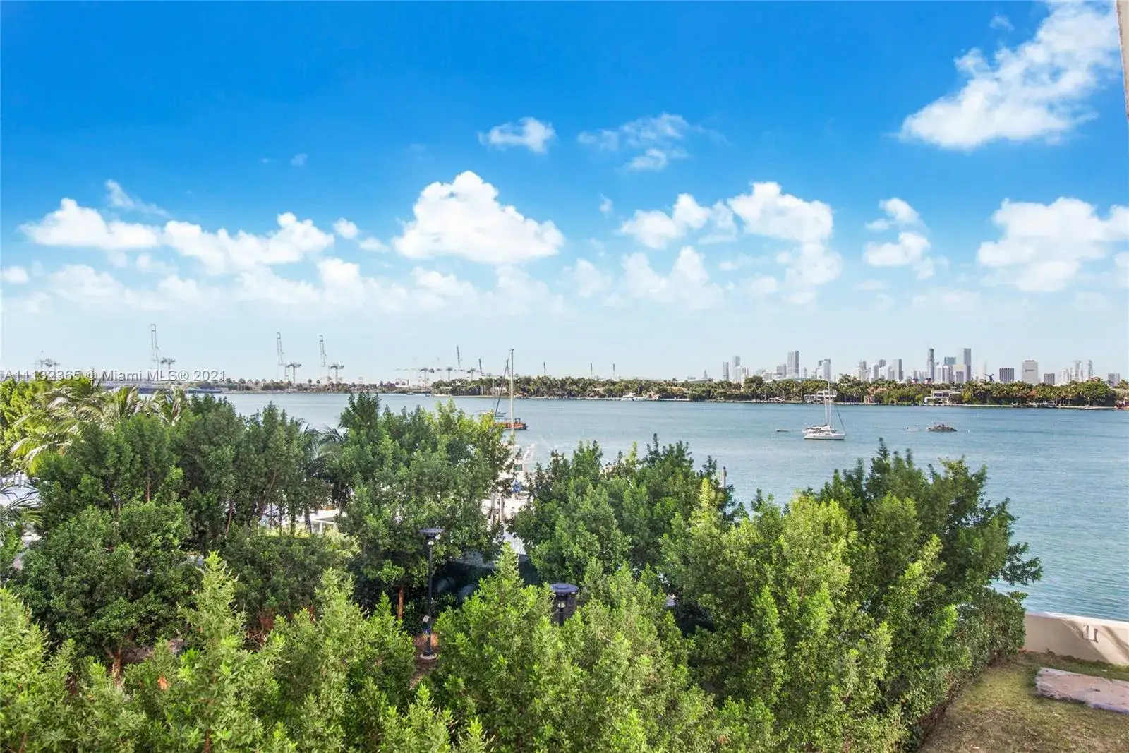 1 bedroom 1 bath Residential for sale at 1000 West Ave # 327, Miami Beach FL 33139