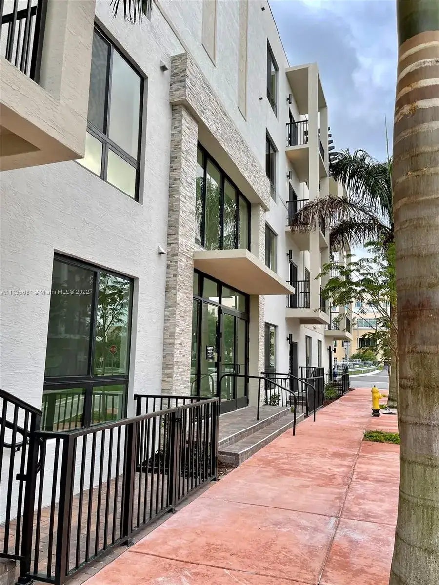 2 bedroom 2 bath Residential for sale at 8265 NW 41 ST # 303, Doral FL 33166