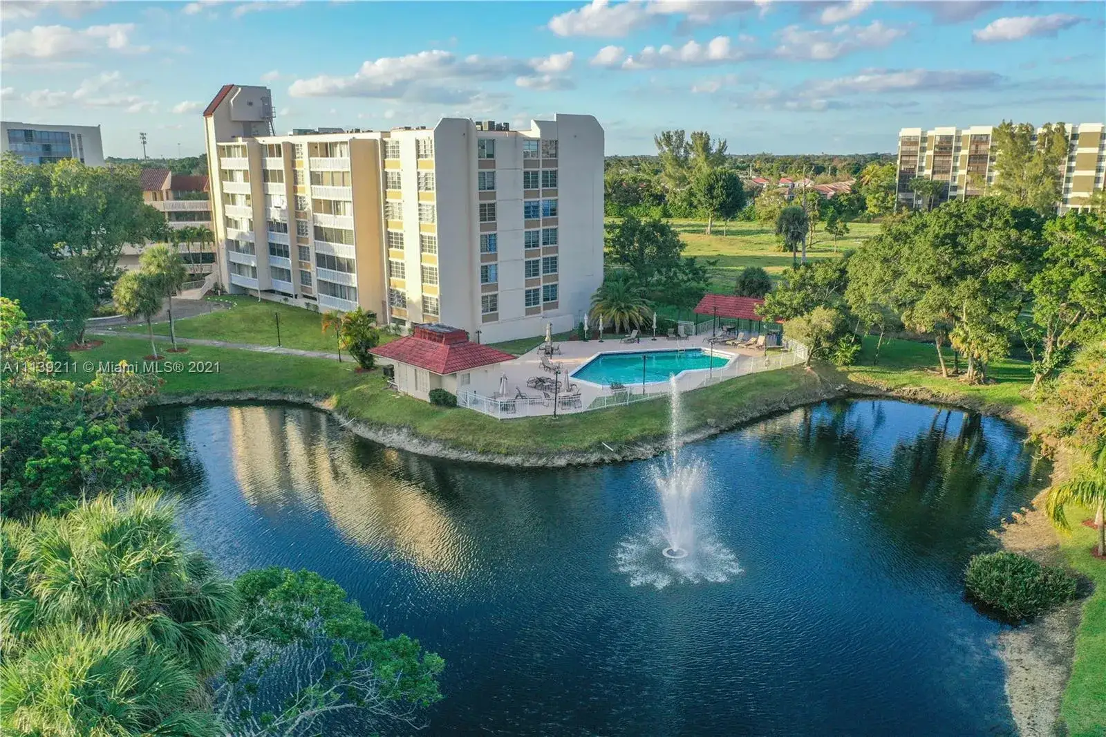 2 bedroom 2 bath Residential for sale at 7051 Environ Blvd # 633, Lauderhill FL 33319